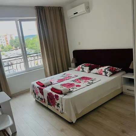 One-bedroom In Avenue Complex Appartamento *
